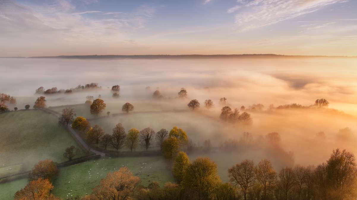 格拉斯顿伯里山顶 英国萨默塞特的景色 雾海 3840x2160风景壁纸