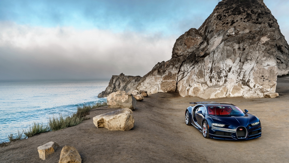 美国海岸 蓝色豪华车 布加迪跑车4K壁纸
