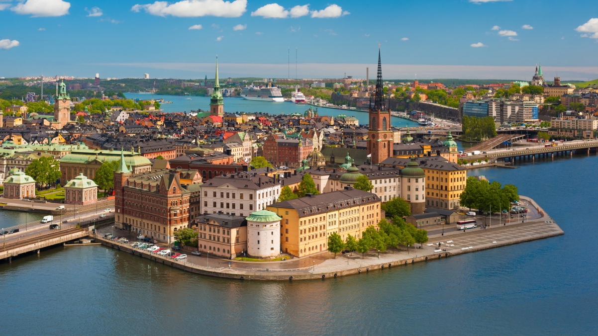 瑞典斯德哥尔摩 旧城区 建筑 海滨 河流 桥梁 骑士岛教堂 4K风景壁纸3840x2160