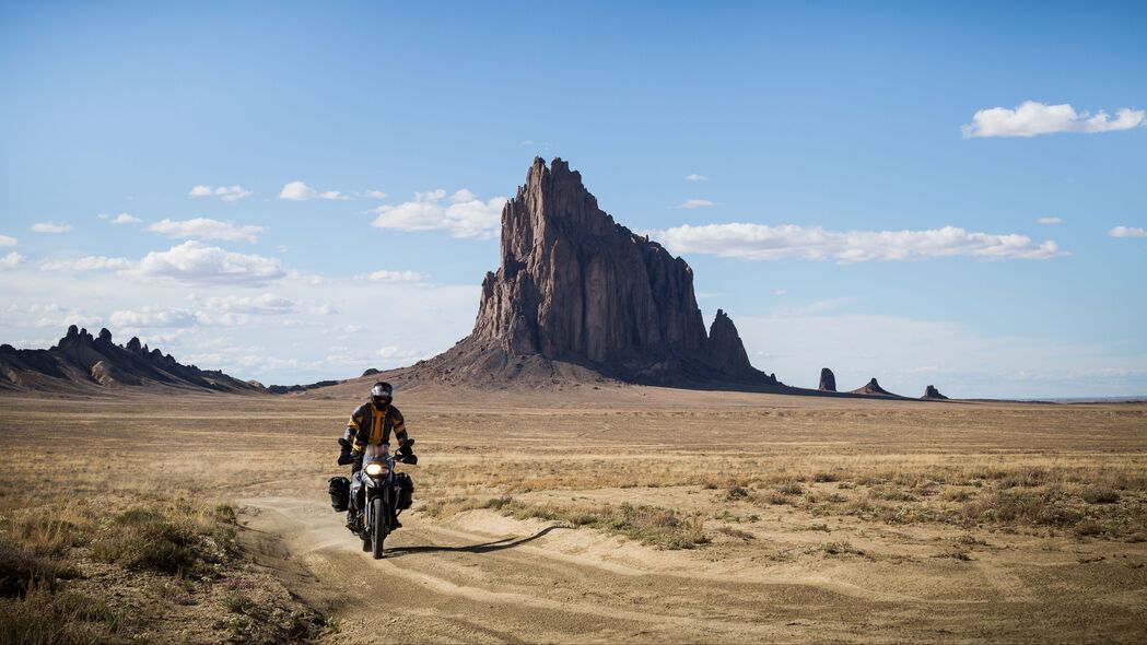 3840x2160 摩托车 自行车 摩托车手 骑自行车的 岩石 沙漠壁纸 背景4k uhd 16:9
