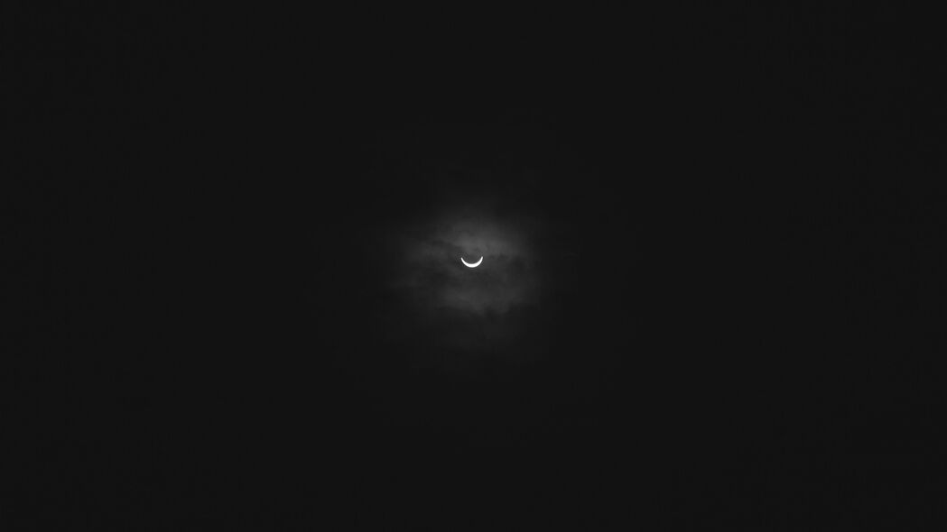 3840x2160 月亮 日食 云 黑色 4k壁纸 背景图片 uhd 16:9