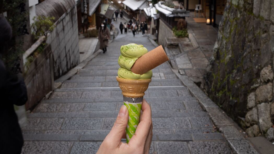 3840x2160 冰淇淋 甜点 手 街道 建筑物 日本 4k壁纸 uhd 16:9