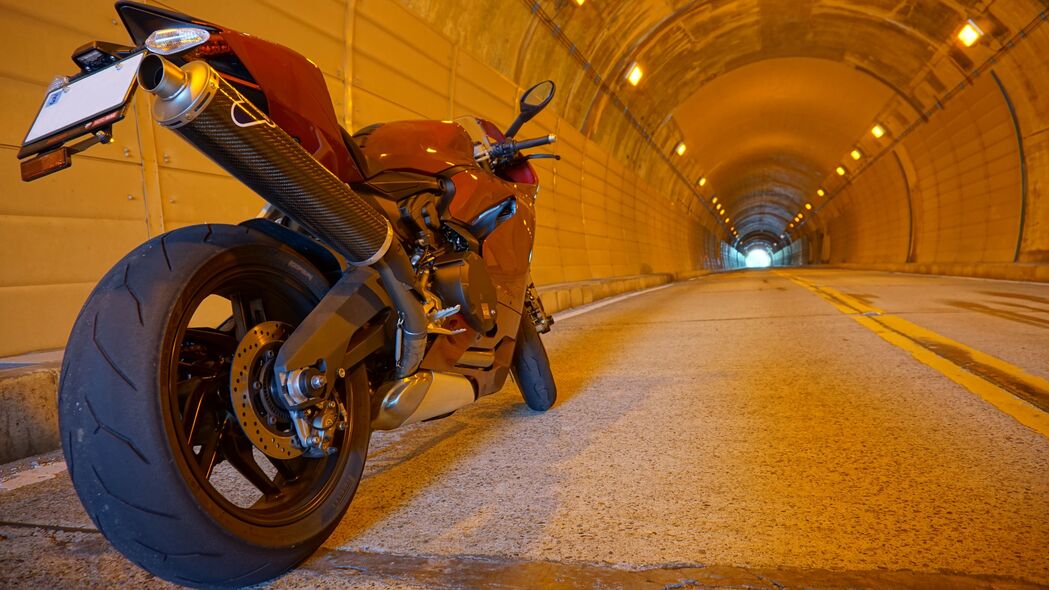 3840x2160 摩托车 自行车 红色 隧道 4k壁纸 uhd 16:9