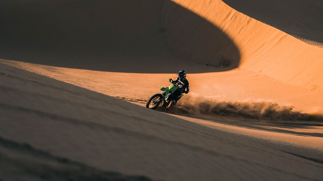 3840x2160  ktm 摩托车 摩托车手 拉力赛 沙漠 沙子 4k壁纸 uhd 16:9