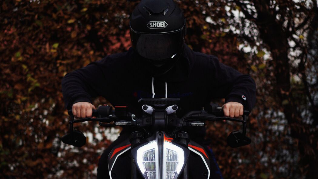 3840x2160 摩托车 摩托车手 头盔 自行车 黑色 4k壁纸 uhd 16:9