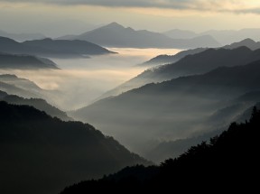 云雾山脉风景4k壁纸